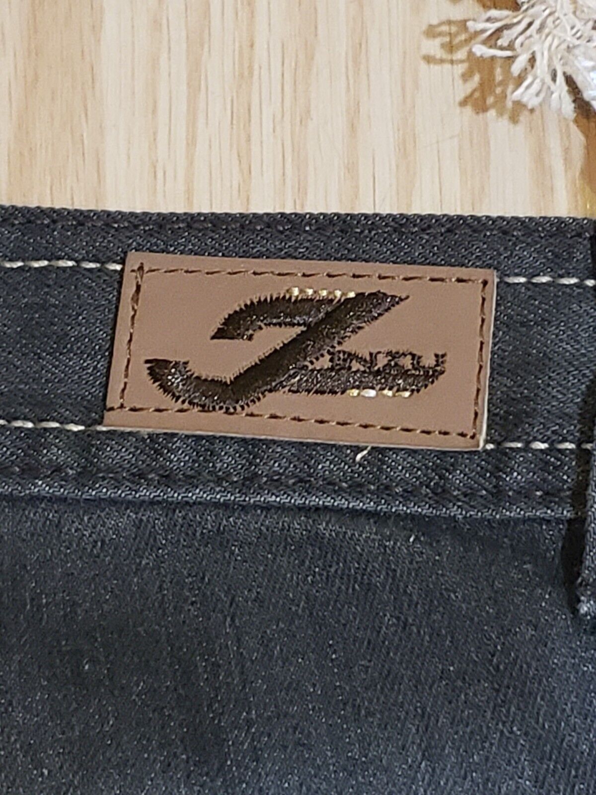 Jinzu Jeans. Vintage Jinzu Jeans with tags. Embroidered pockets. 36 x 30.