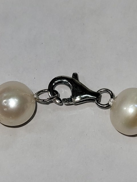 Elegant Pearl Necklace with Silver Clasp - Classic Jewelry for Every Occasion