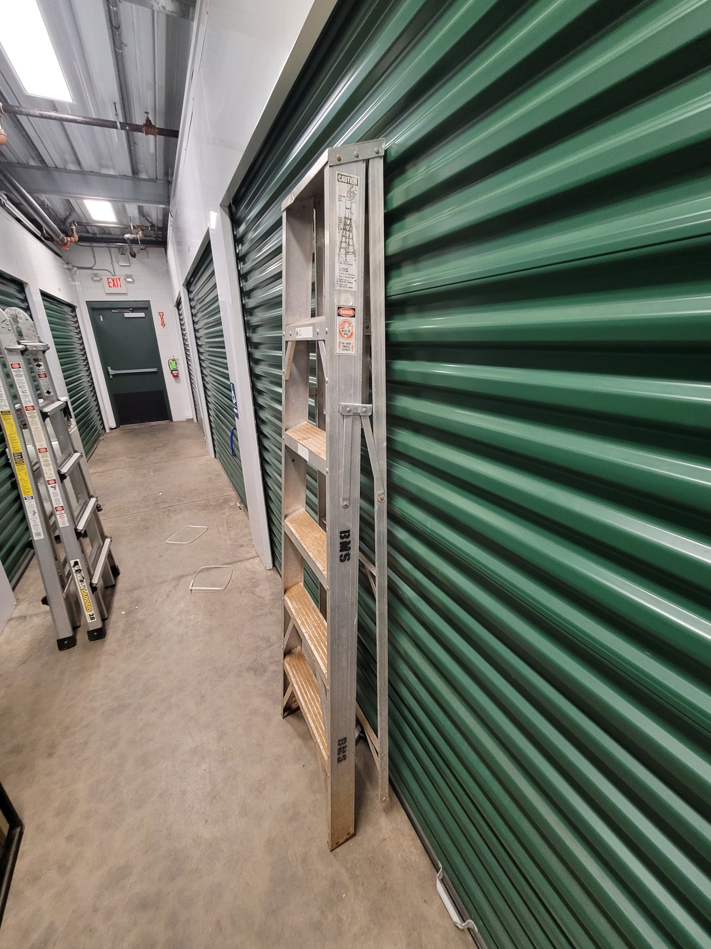 Aluminum Step Ladder with Platform – Industrial Grade, Used Condition