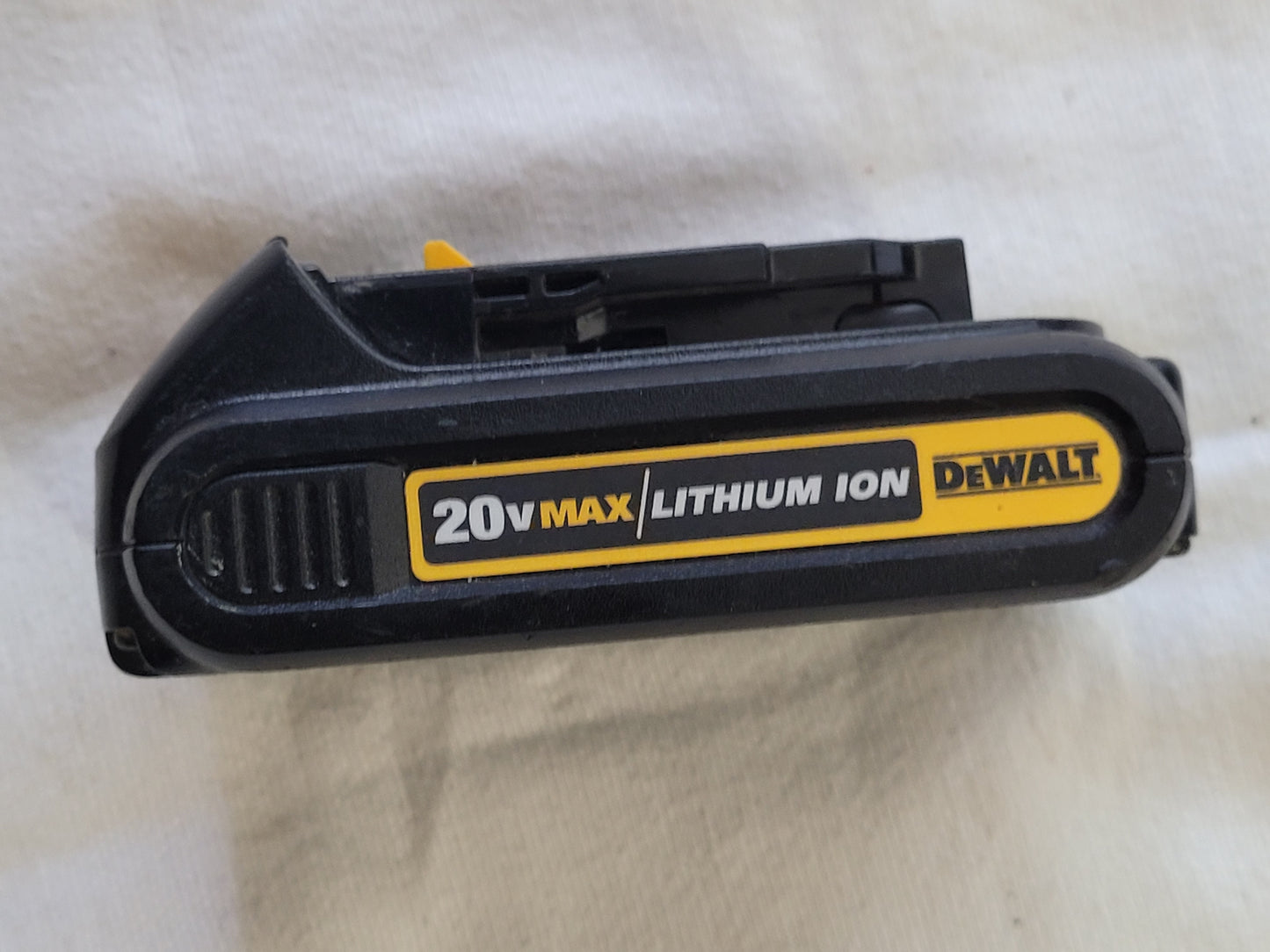 DeWalt DCB207 20V MAX Lithium-Ion Battery Pack – Compact 1.3Ah – Tested & Working
