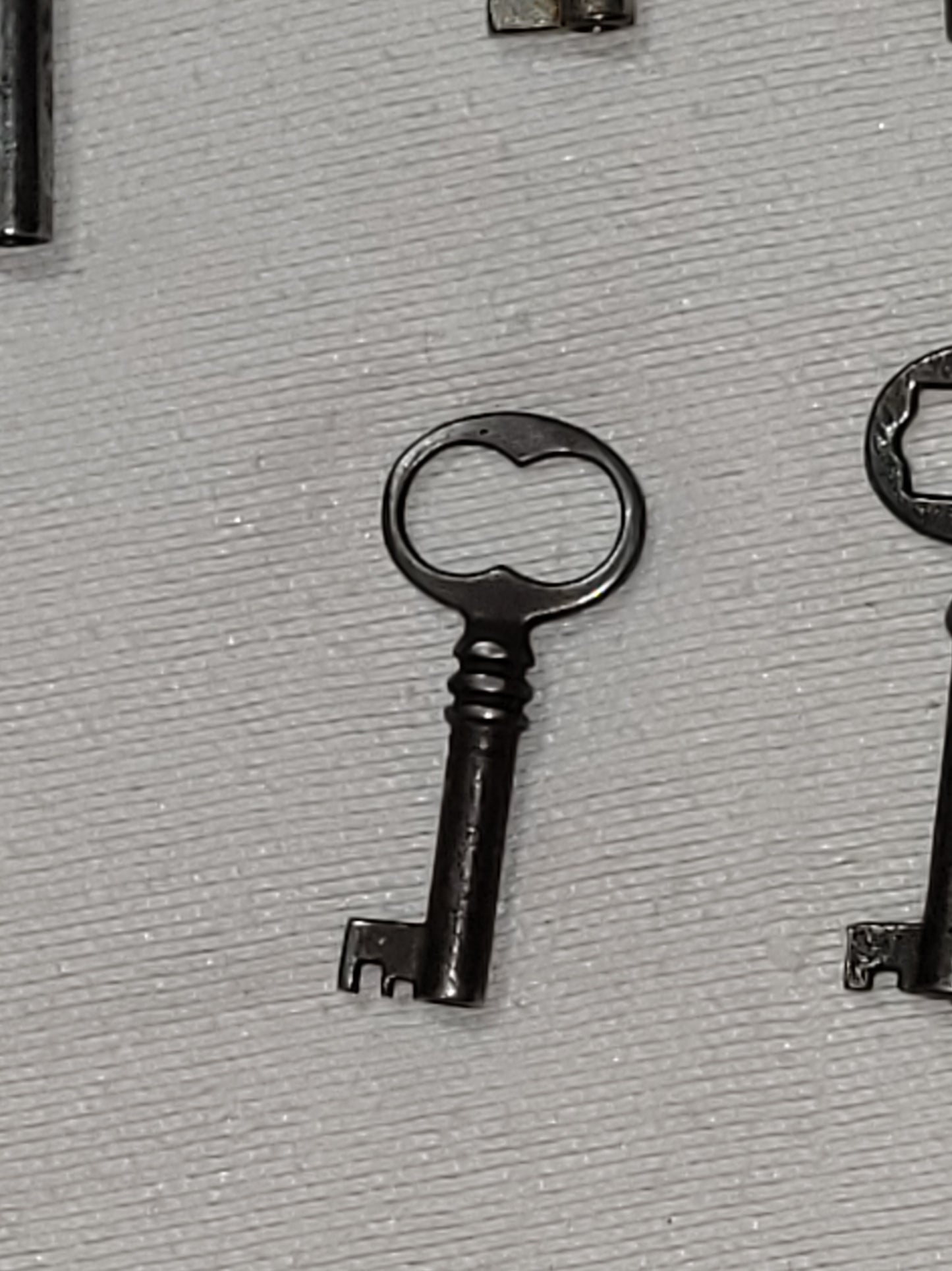 Lot of 6 Antique Skeleton Keys – Ornate Brass Key, Victorian Barrel Keys, Small Cabinet & Trunk Keys – Mixed Styles