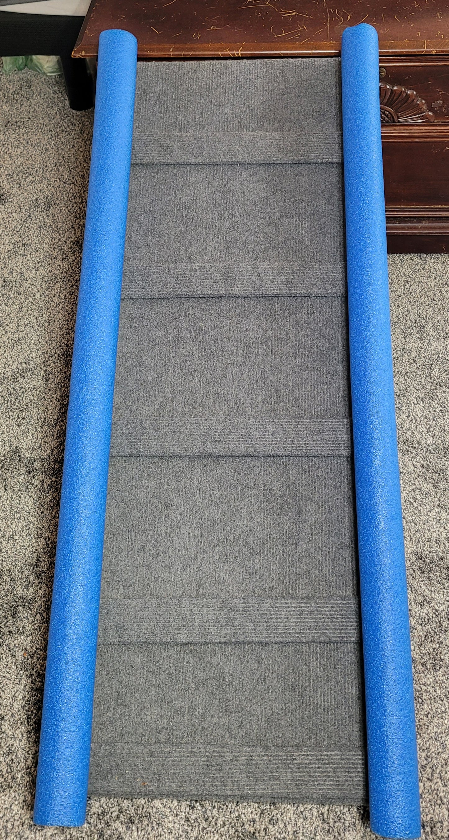 Adjustable Wooden Pet Ramp w/ Safety Side Rails — Carpeted, Foldable, Dog or Cat Bed Ramp 🐾