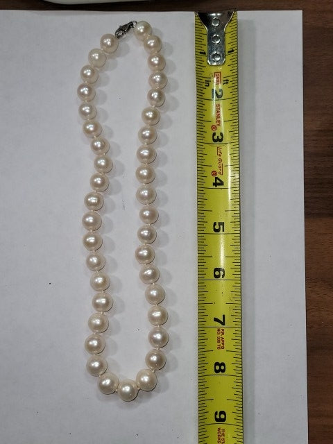 Elegant Pearl Necklace with Silver Clasp - Classic Jewelry for Every Occasion