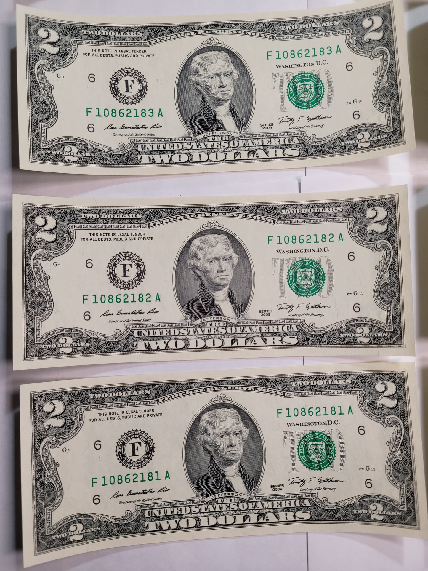 Lot of 10 Sequential $2 Federal Reserve Notes - Unique Collectible with Consecutive Serial Numbers