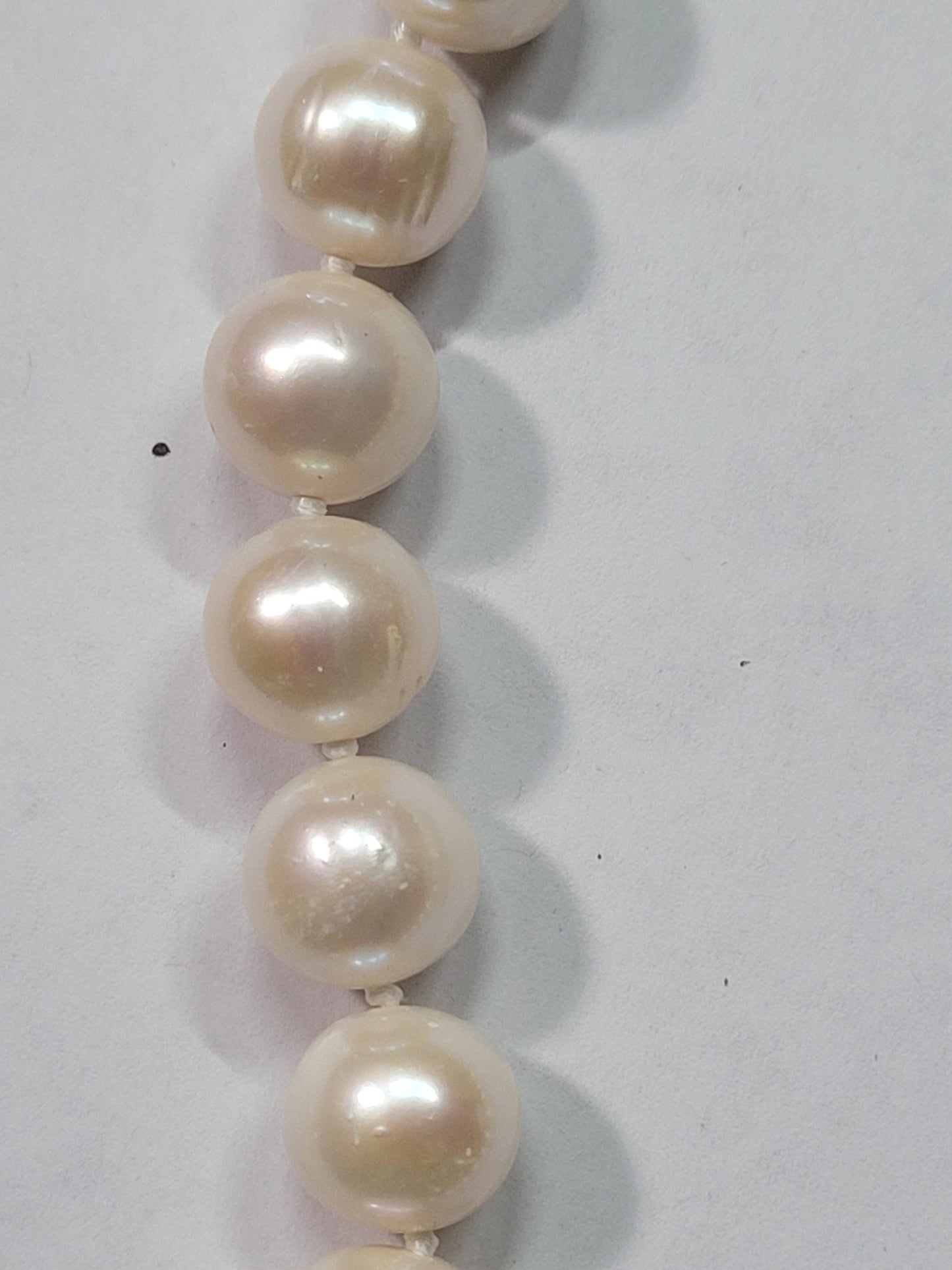 Elegant Pearl Necklace with Silver Clasp - Classic Jewelry for Every Occasion