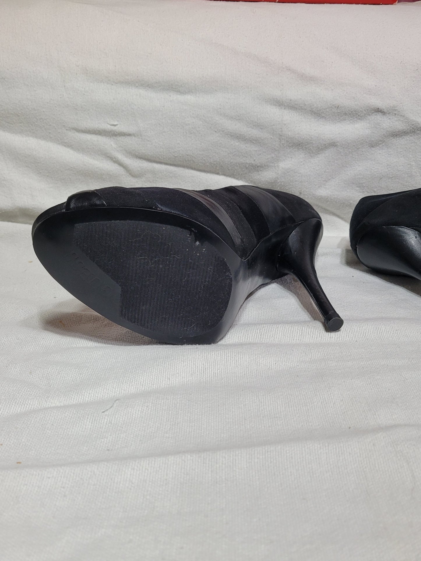 GUESS Black Satin Peep‑Toe Platform Heels – Size 10 W