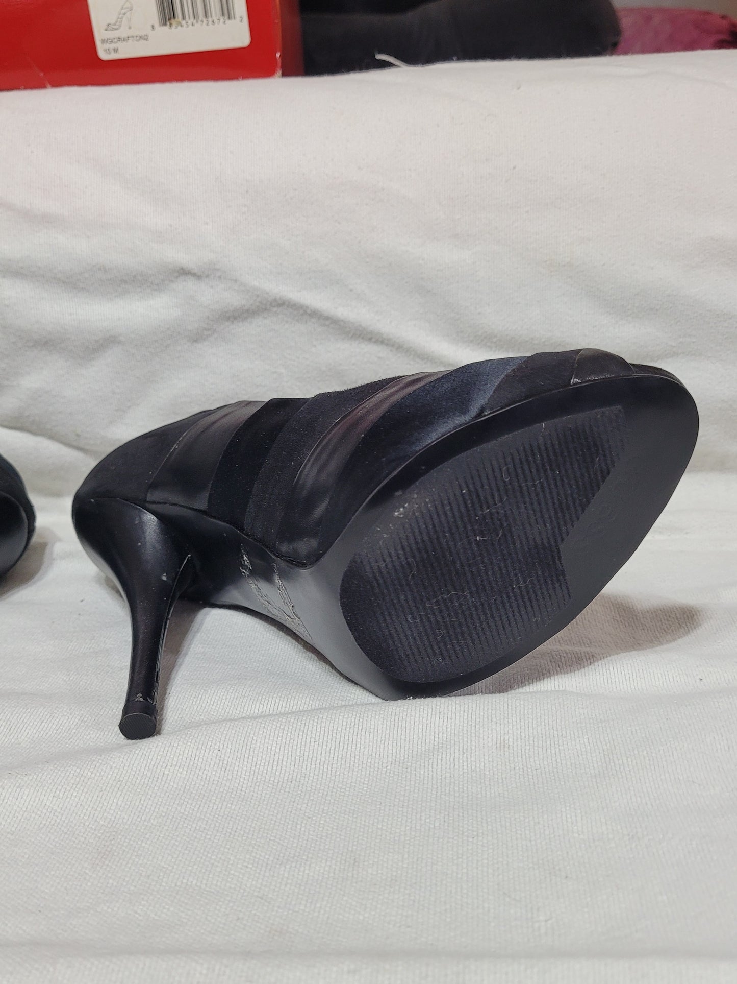 GUESS Black Satin Peep‑Toe Platform Heels – Size 10 W