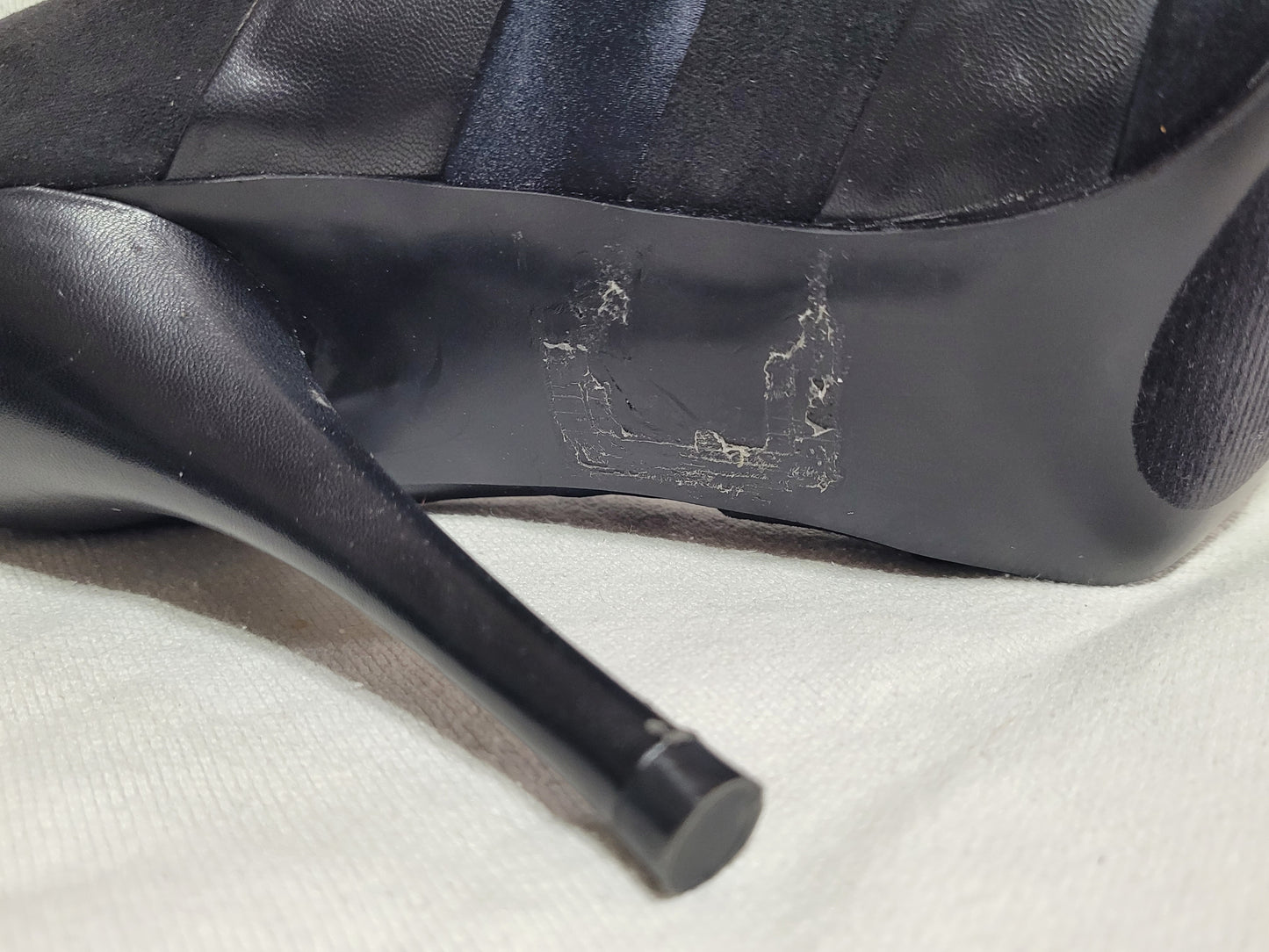 GUESS Black Satin Peep‑Toe Platform Heels – Size 10 W