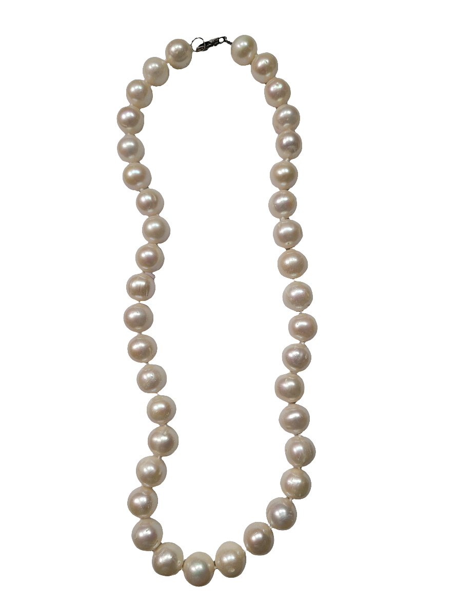 Elegant Pearl Necklace with Silver Clasp - Classic Jewelry for Every Occasion