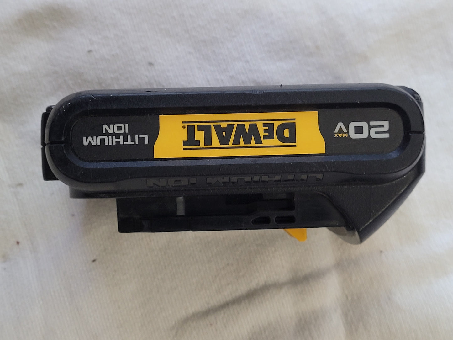 DeWalt DCB207 20V MAX Lithium-Ion Battery Pack – Compact 1.3Ah – Tested & Working (A)