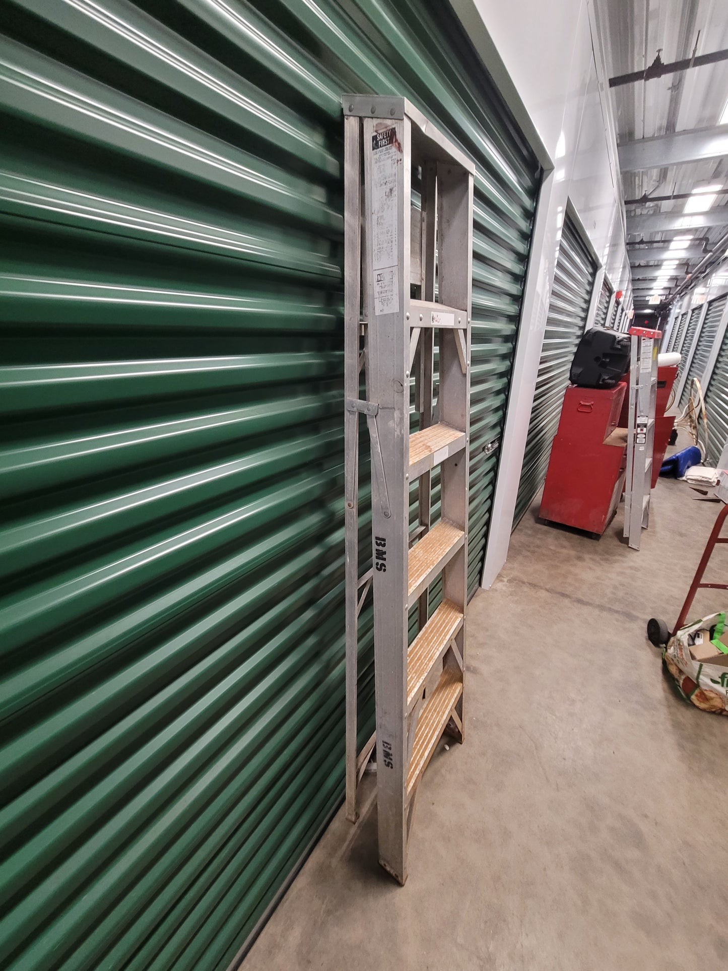 Aluminum Step Ladder with Platform – Industrial Grade, Used Condition