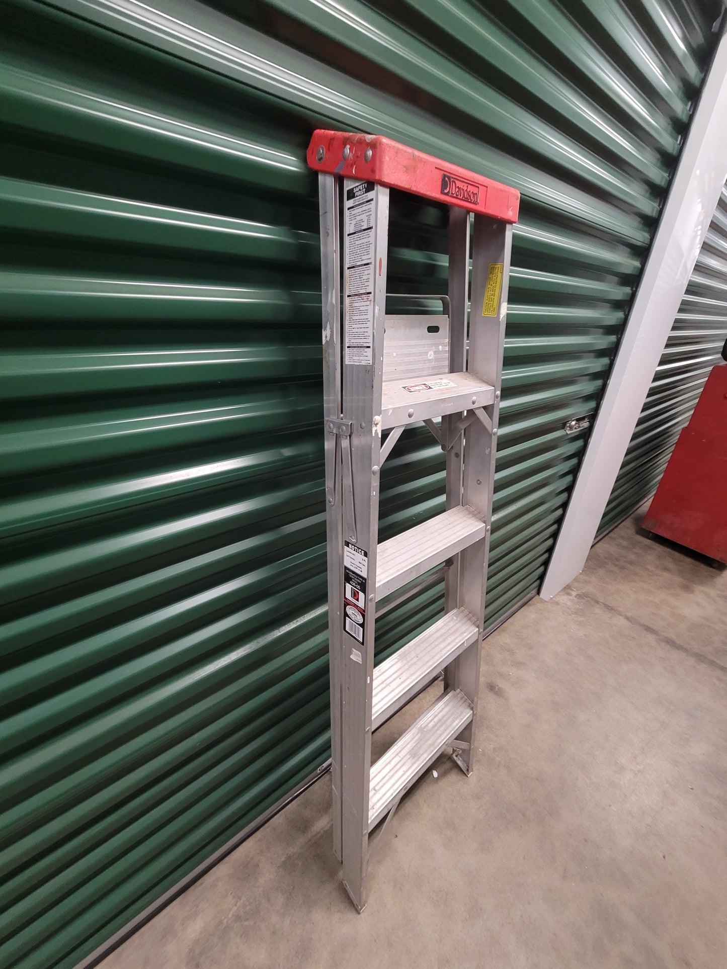 Davidson Aluminum Step Ladder – 6-Step Industrial Grade light weight