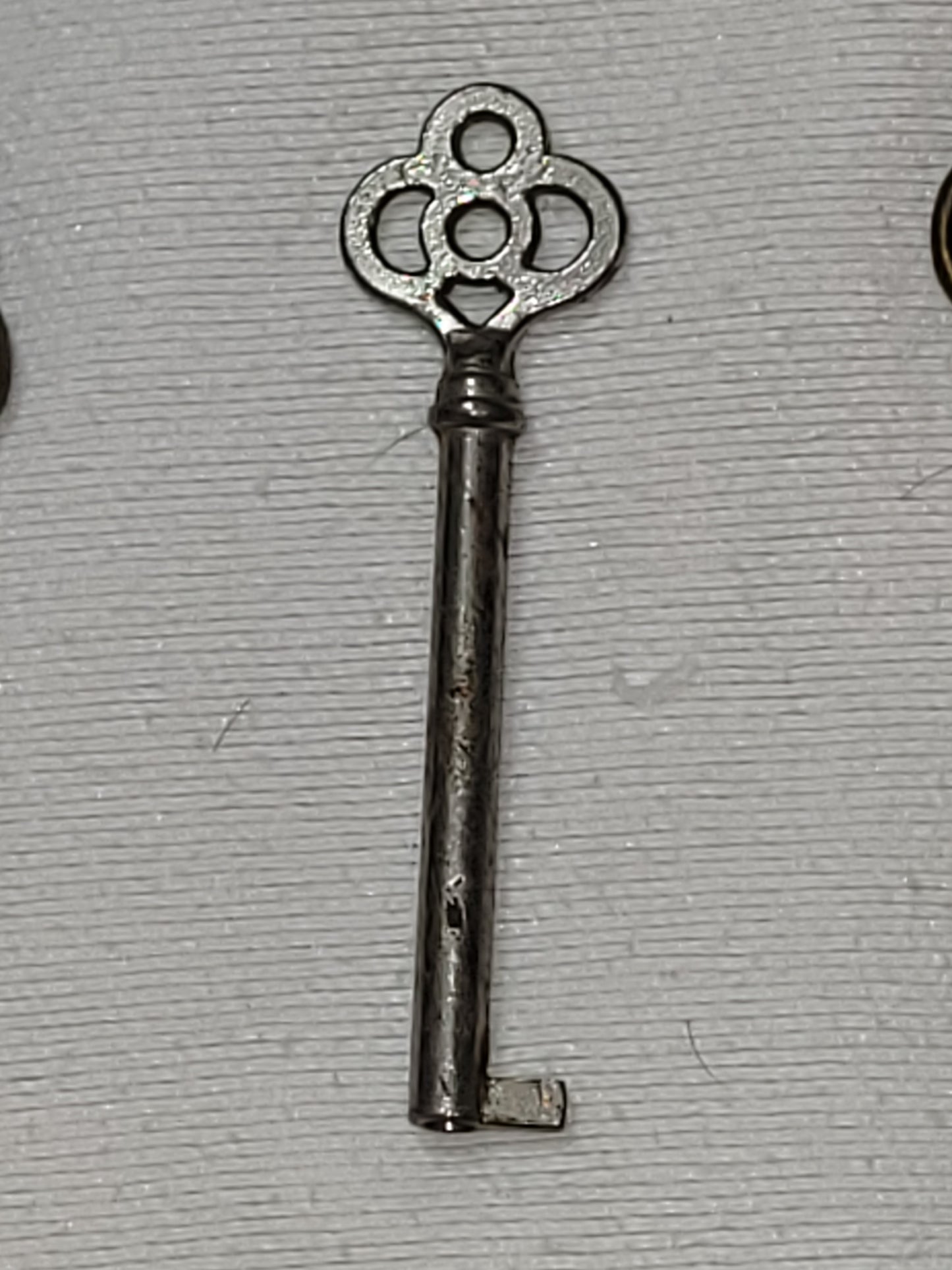 Lot of 6 Antique Skeleton Keys – Ornate Brass Key, Victorian Barrel Keys, Small Cabinet & Trunk Keys – Mixed Styles