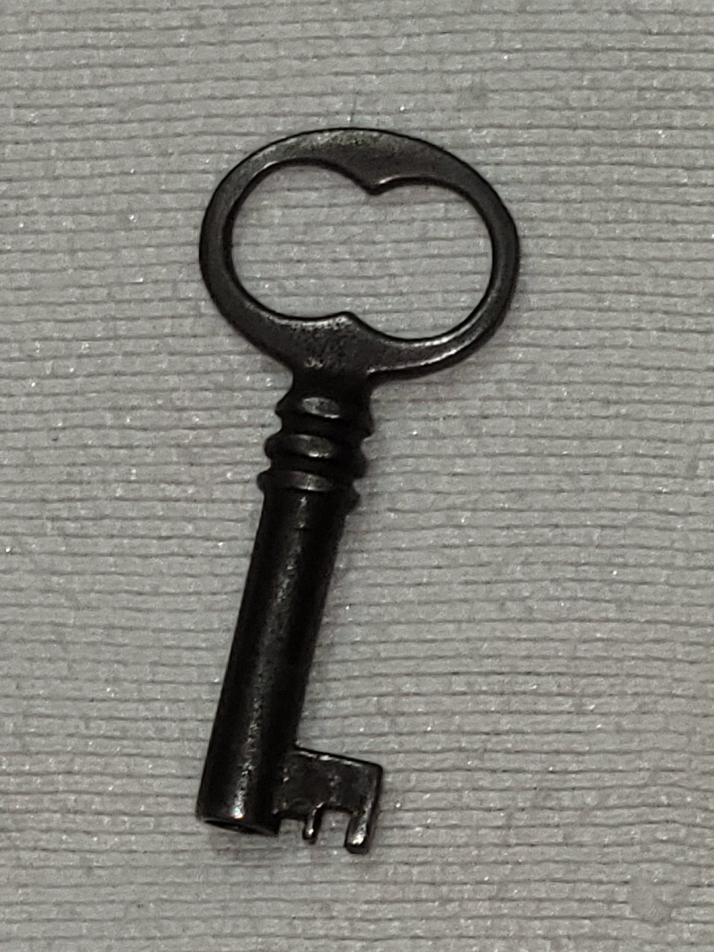 Lot of 6 Antique Skeleton Keys – Ornate Brass Key, Victorian Barrel Keys, Small Cabinet & Trunk Keys – Mixed Styles