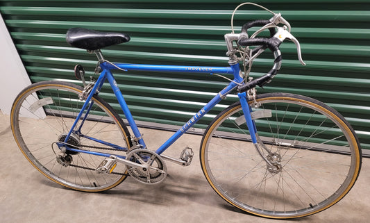Vintage Schwinn Traveler Men’s Road Bike – 10‑Speed, Blue Finish, Recently Serviced