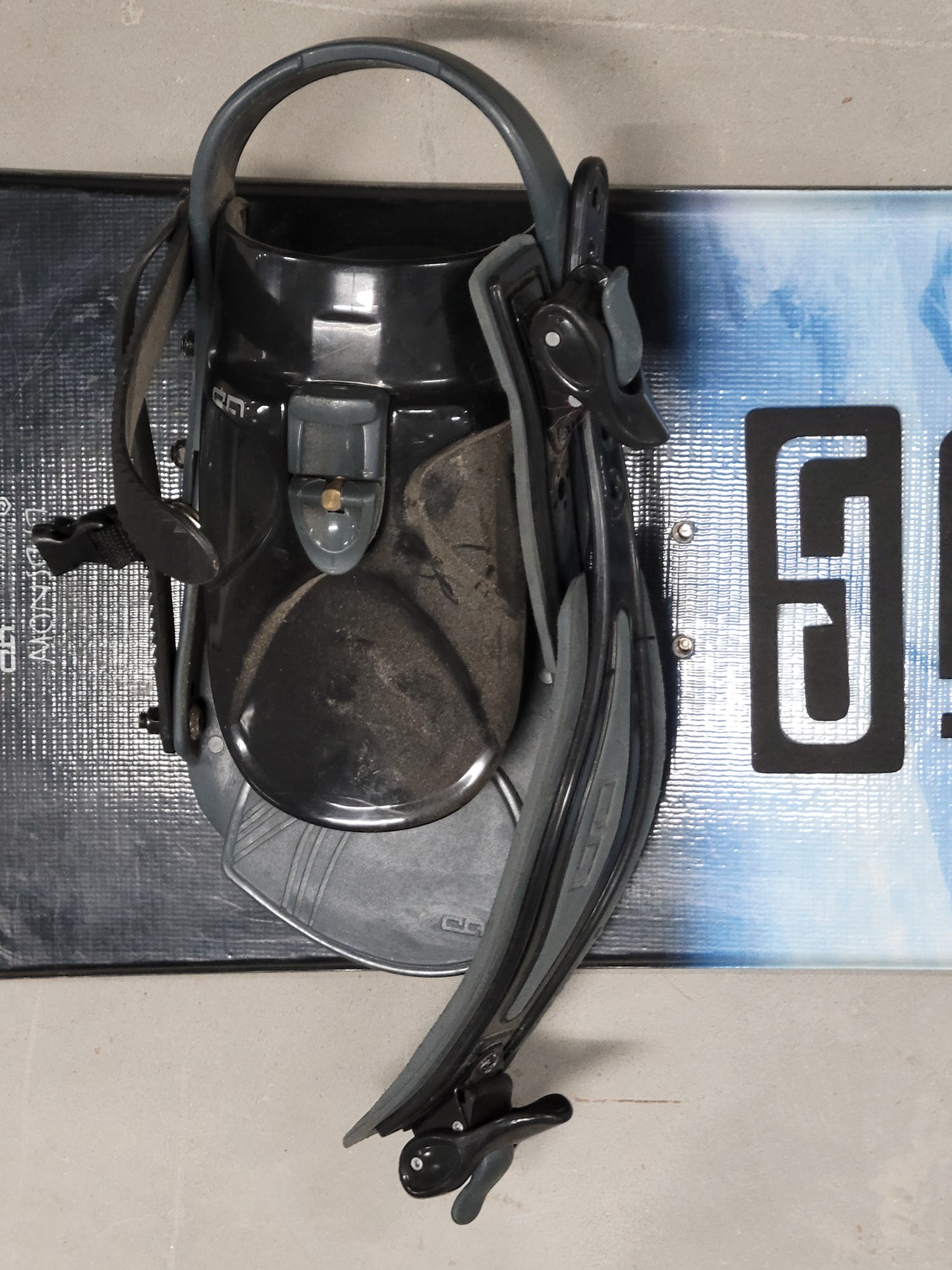 LTD Transition 163 Snowboard with Burton Bindings and Boots - High-Performance Winter Sports Gear