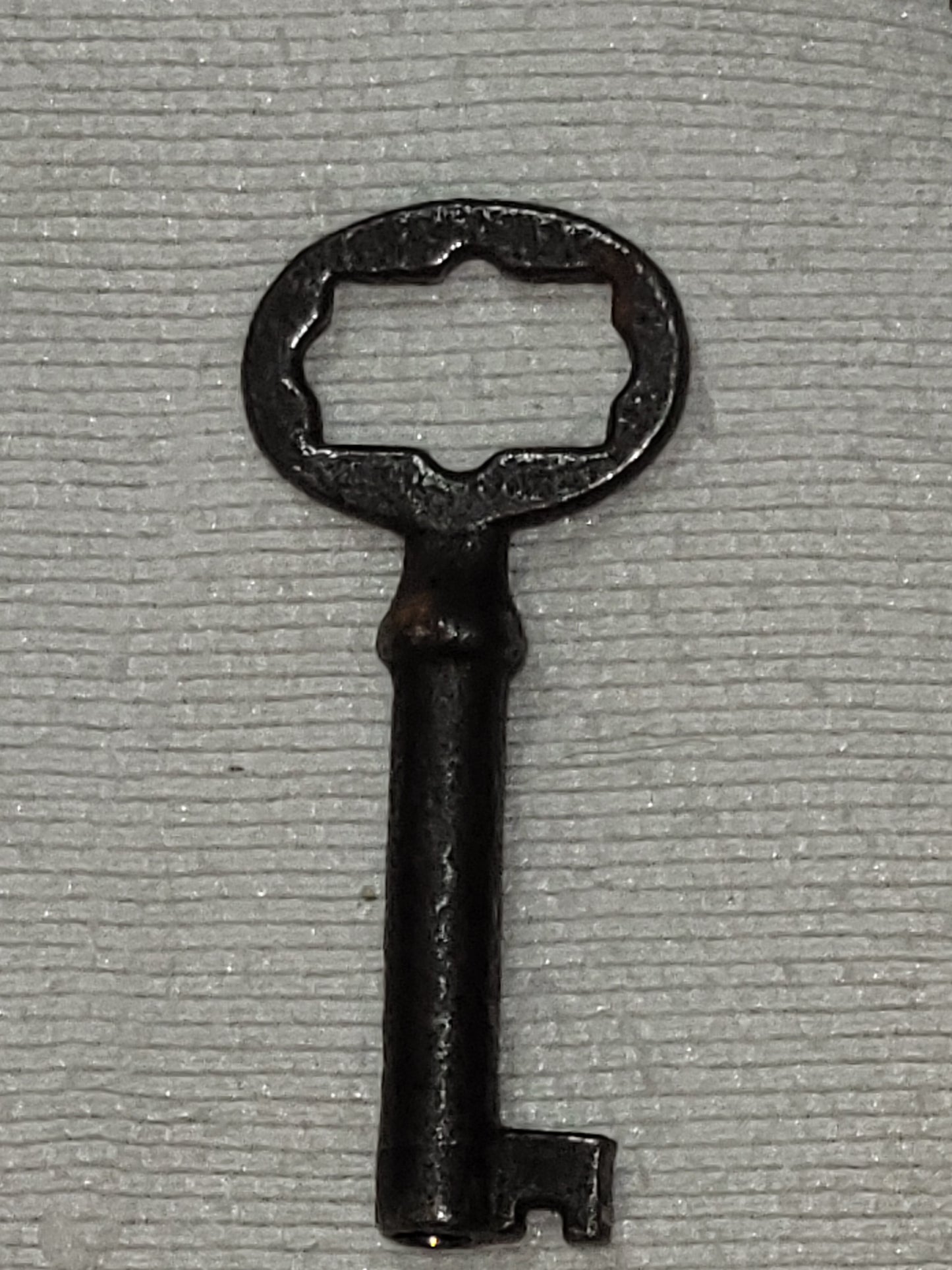 Lot of 6 Antique Skeleton Keys – Ornate Brass Key, Victorian Barrel Keys, Small Cabinet & Trunk Keys – Mixed Styles