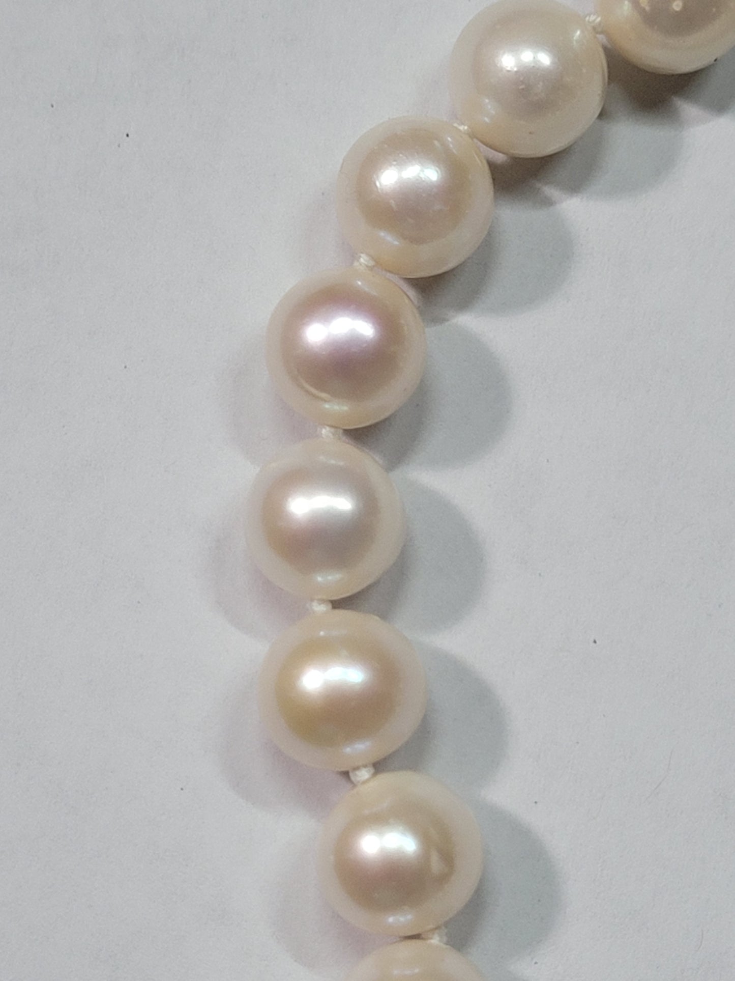 Elegant Pearl Necklace with Silver Clasp - Classic Jewelry for Every Occasion