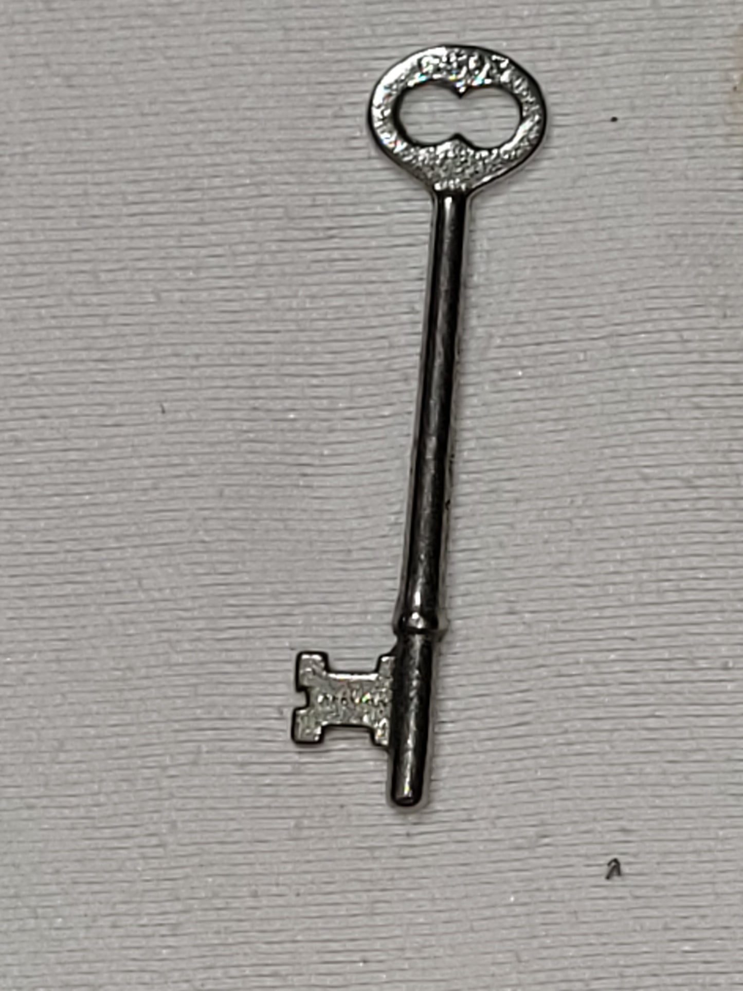 Lot of 6 Antique Skeleton Keys – Ornate Brass Key, Victorian Barrel Keys, Small Cabinet & Trunk Keys – Mixed Styles