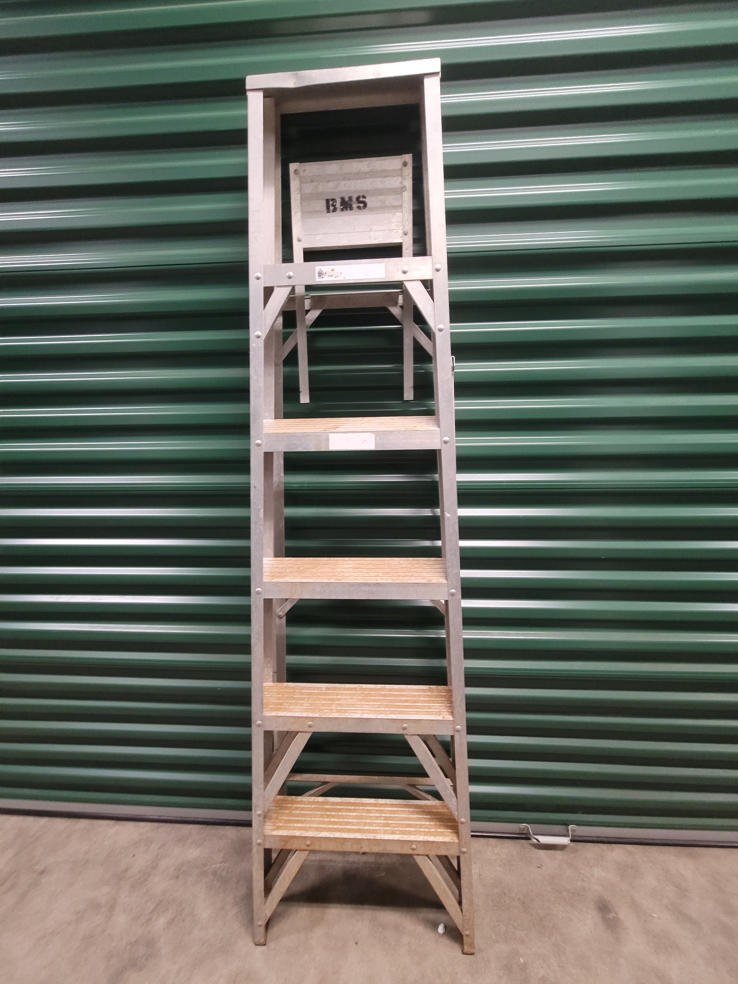 Aluminum Step Ladder with Platform – Industrial Grade, Used Condition