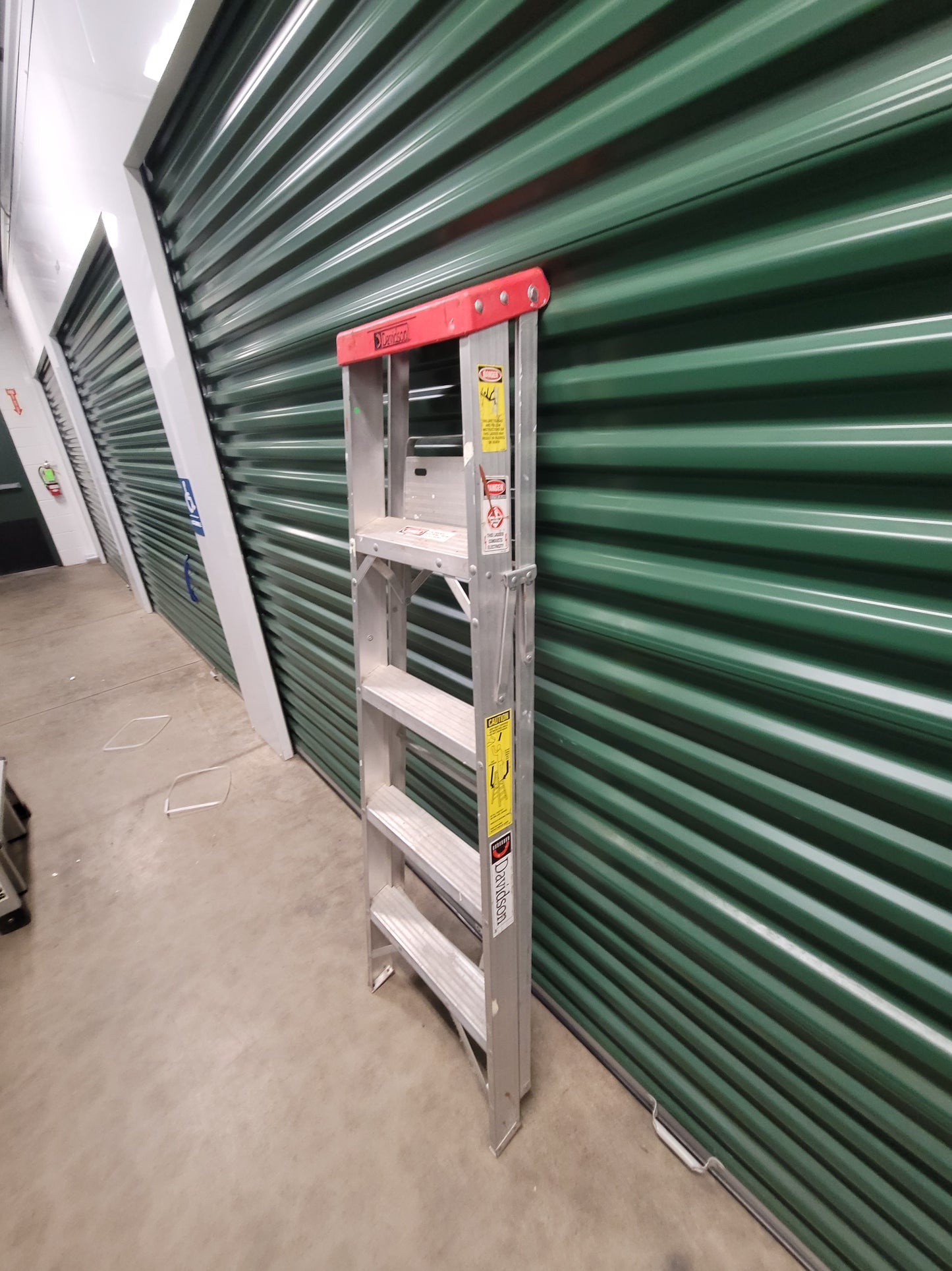 Davidson Aluminum Step Ladder – 6-Step Industrial Grade light weight