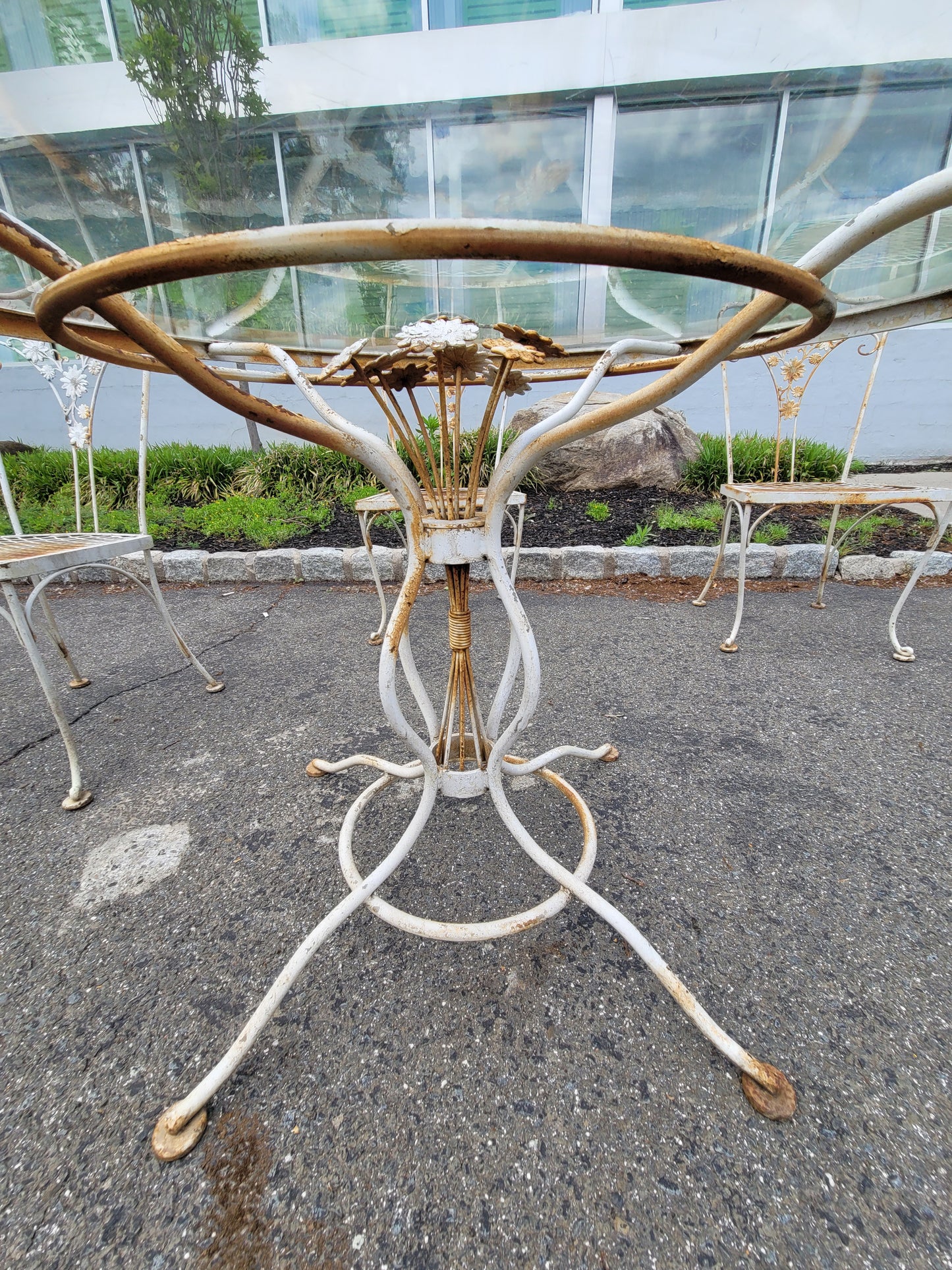 Mid-Century Wrought Iron Patio Set – Attributed to Woodard – Floral Scroll Design – 5-Piece Glass Top