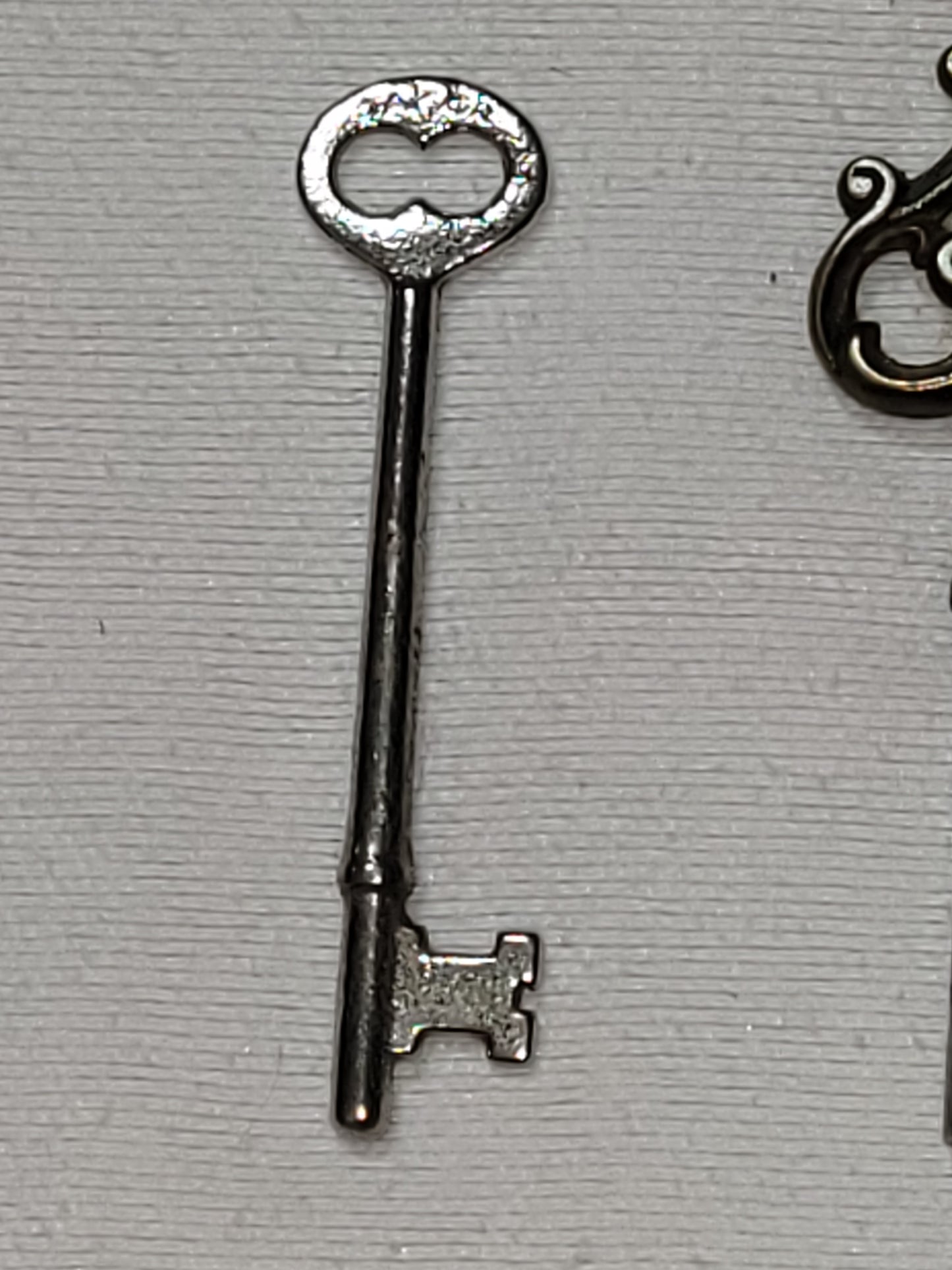 Lot of 6 Antique Skeleton Keys – Ornate Brass Key, Victorian Barrel Keys, Small Cabinet & Trunk Keys – Mixed Styles