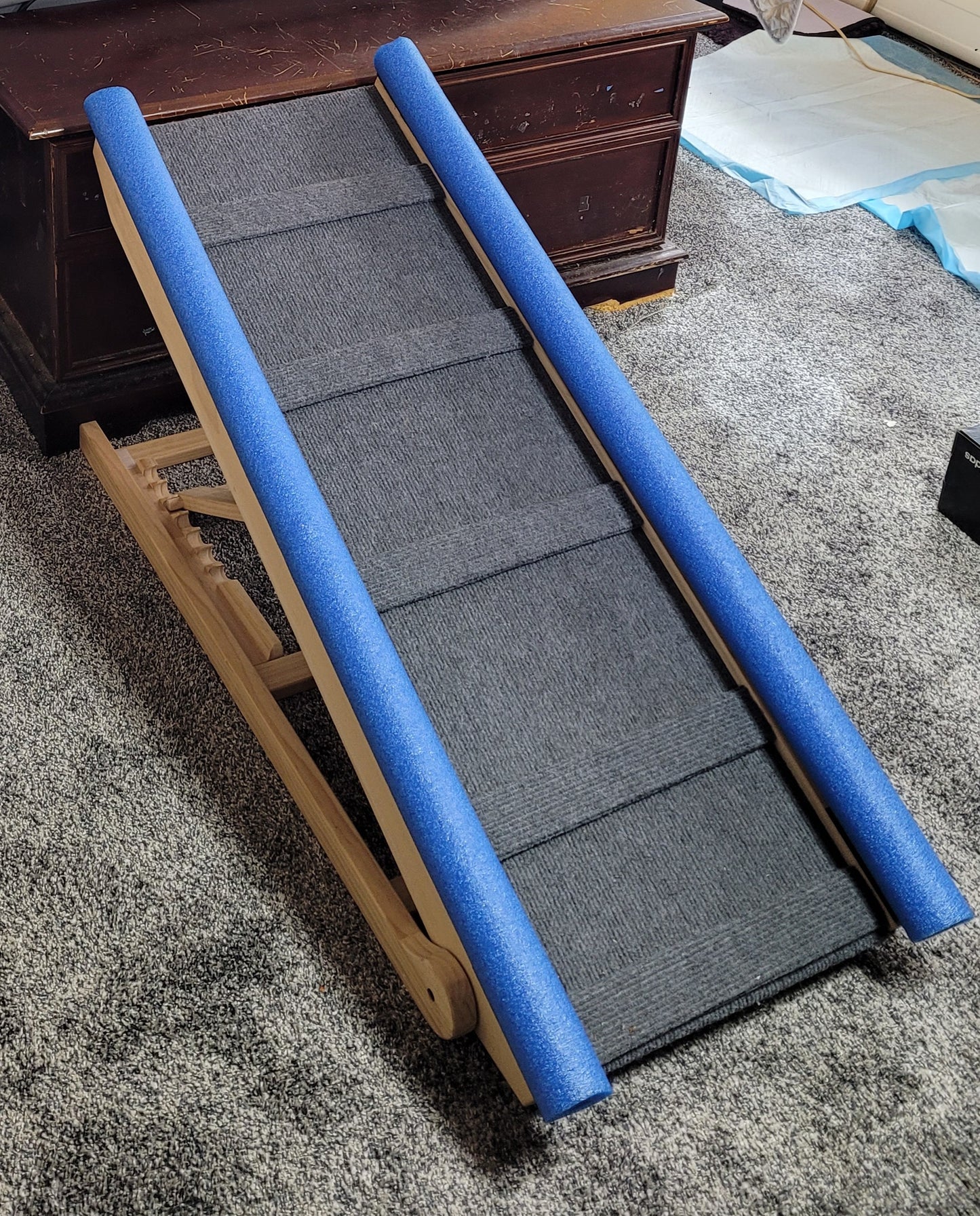 Adjustable Wooden Pet Ramp w/ Safety Side Rails — Carpeted, Foldable, Dog or Cat Bed Ramp 🐾